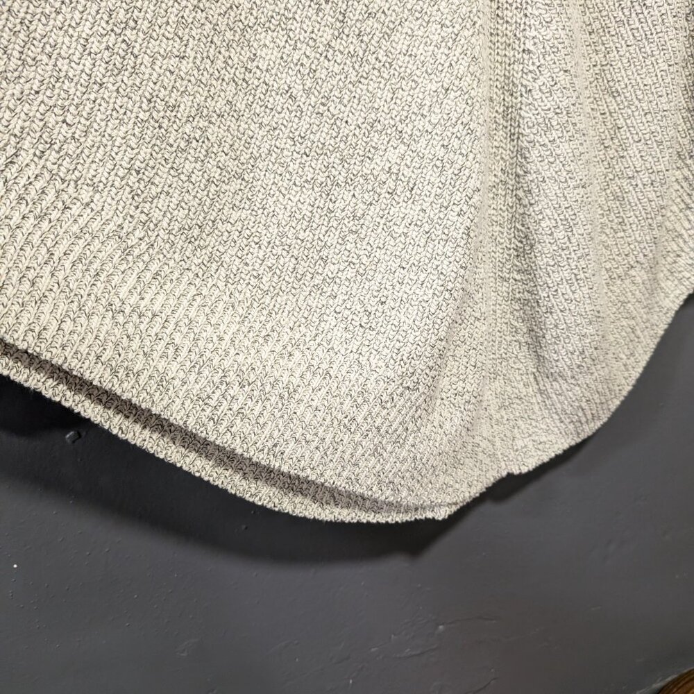 One Size Roots Salt & Pepper Poncho. - Picture 3 of 4